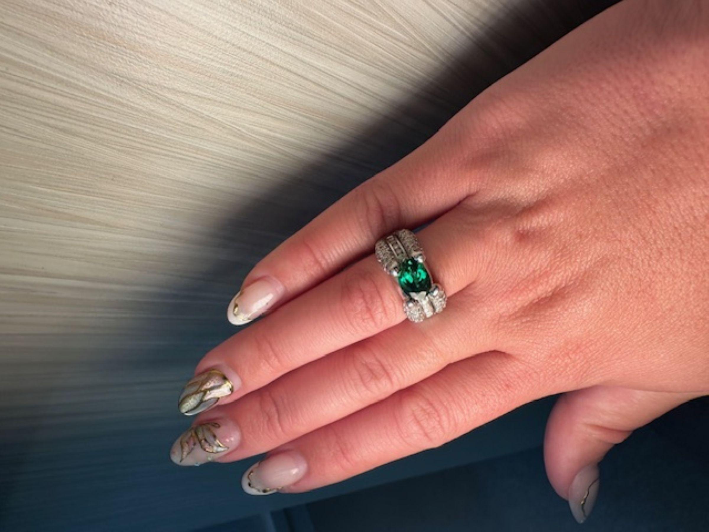 Strahlender 2,16-karätiger Tsavorit-Ring aus 14 Karat Weißgold. Ein einzigartiges Statement der Eleganz im Angebot 6