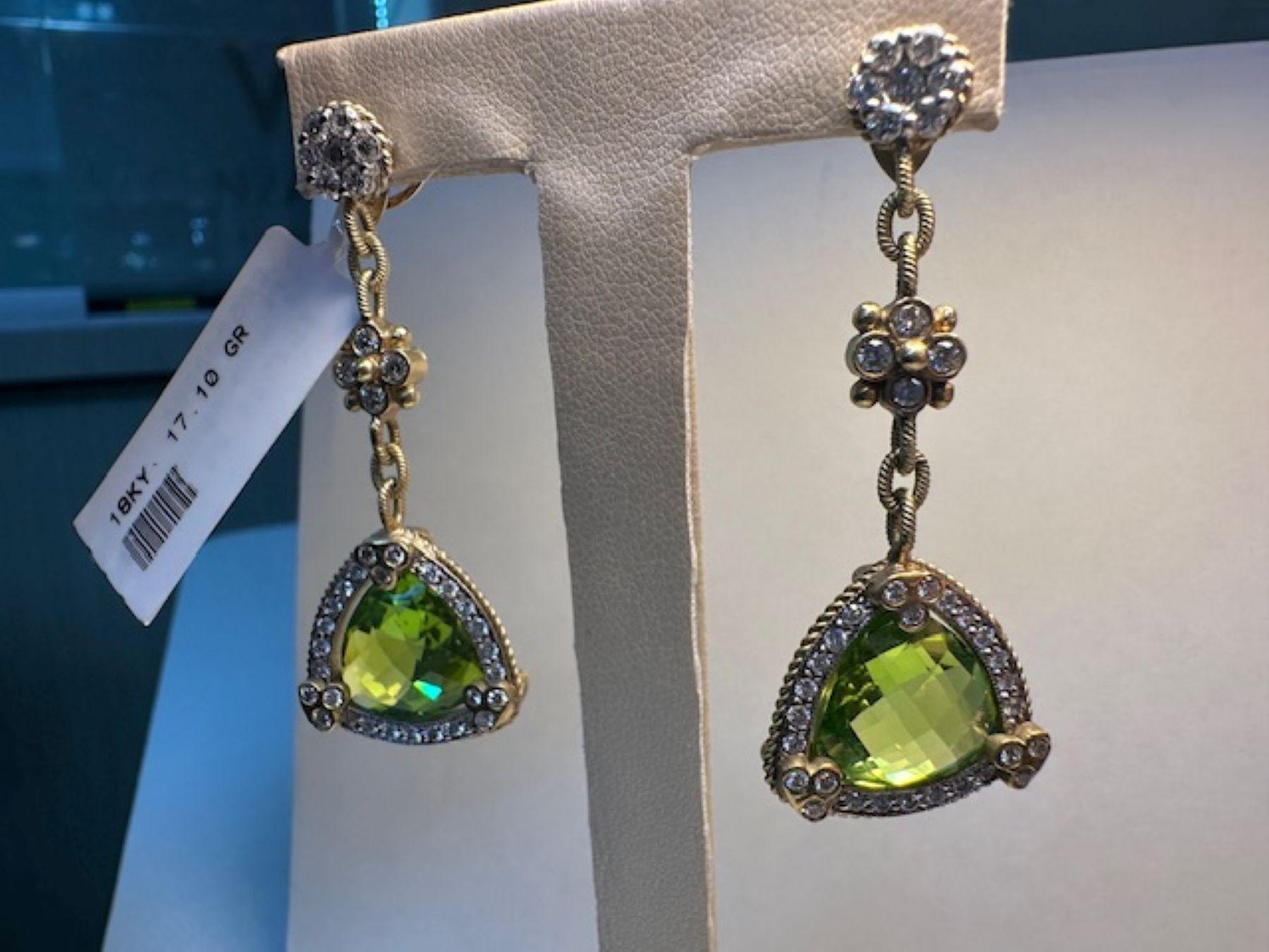 Contemporain Boucles d'oreilles en or jaune 18K de style Stambolian avec péridot de 17,81 carats et diamants en vente