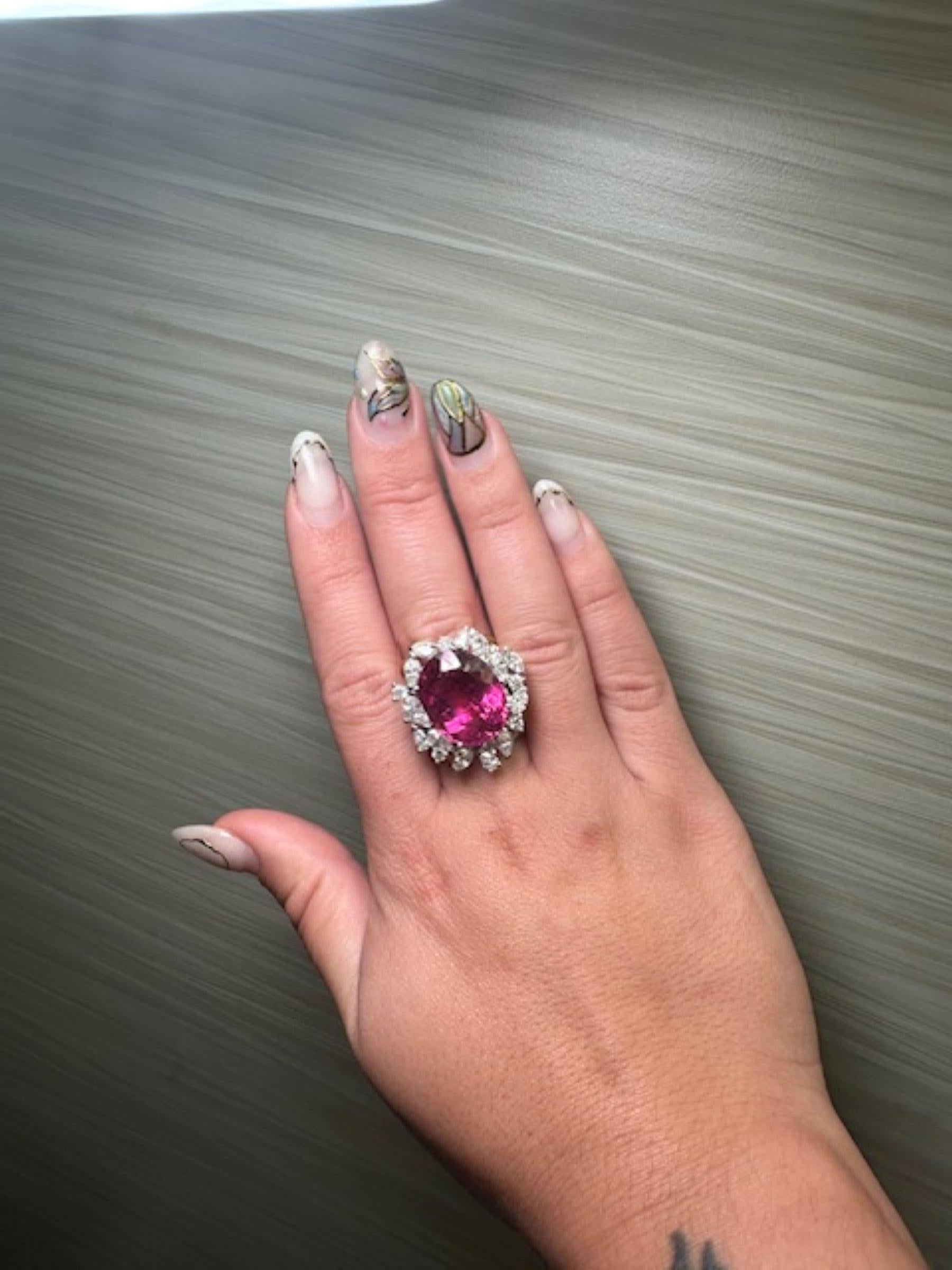 Contemporain STAMBOLIAN- Bague en tourmaline rose de 19,20ct avec 3,25ct de diamants en jaune 18K en vente