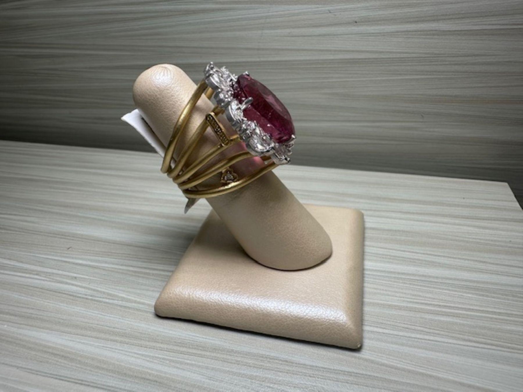 STAMBOLIAN- Bague en tourmaline rose de 19,20ct avec 3,25ct de diamants en jaune 18K en vente 5