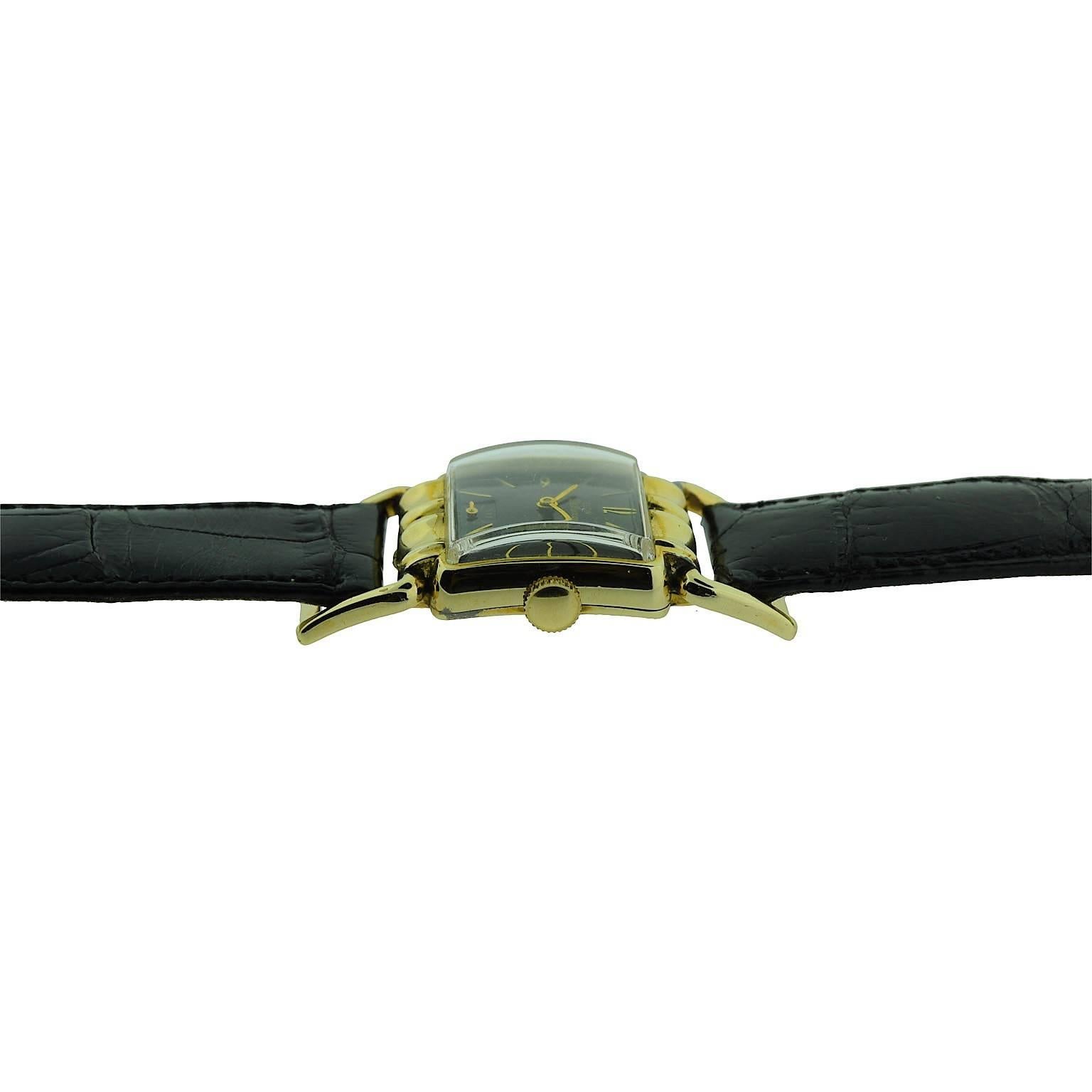 Elgin Yellow Gold Filled Art Deco Drivers Side Manual Watch, 1940's In Excellent Condition In Long Beach, CA