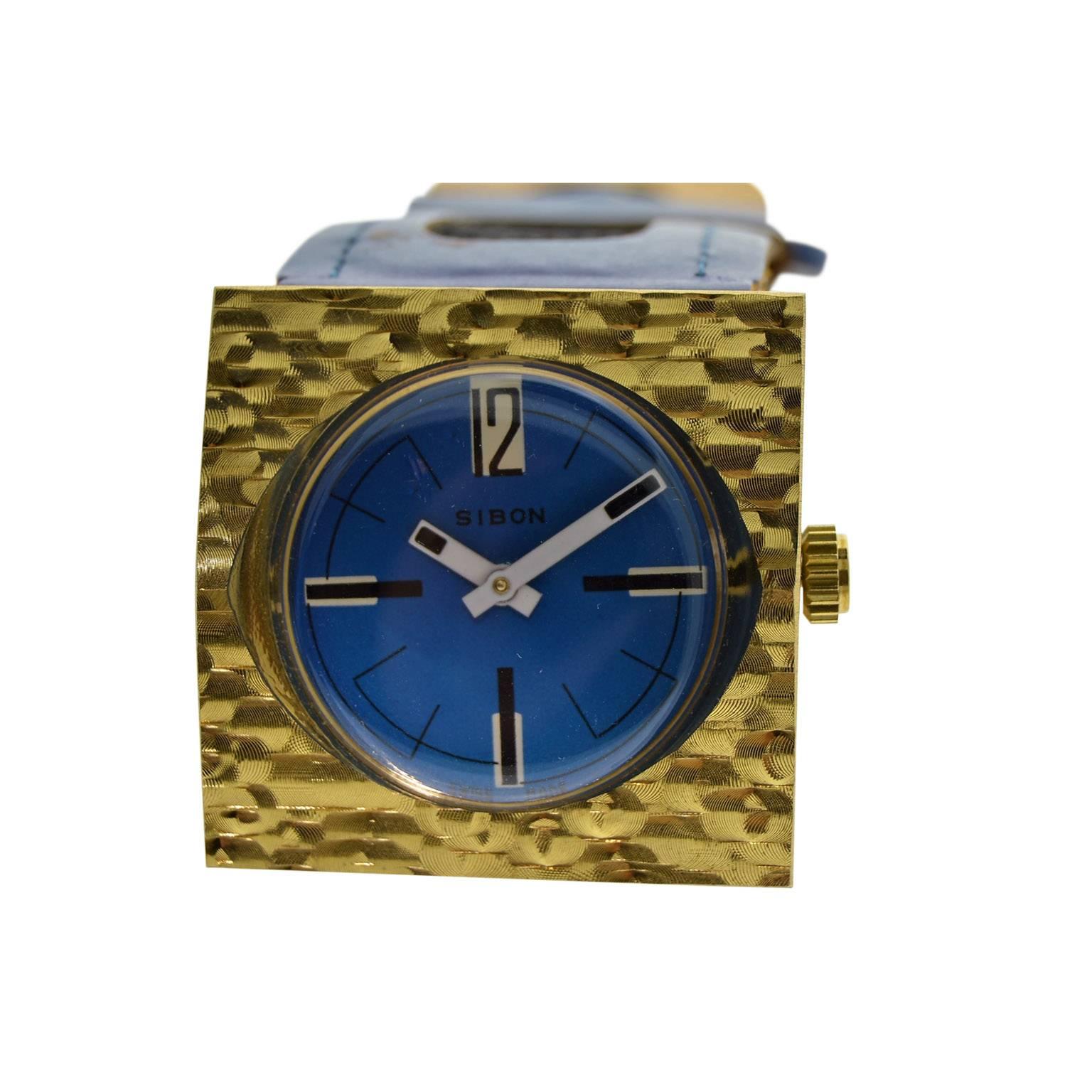 FACTORY / HOUSE: Sibon Watch Company / Swiss Made
STYLE / REFERENCE: Oversized Fashion 
METAL / MATERIAL: Bronze
CIRCA:1980
DIMENSIONS: 39mm X 39mm
MOVEMENT / CALIBER: Manual Winding 
DIAL / HANDS: Original Blued / Baton Hands
ATTACHMENT / LENGTH: