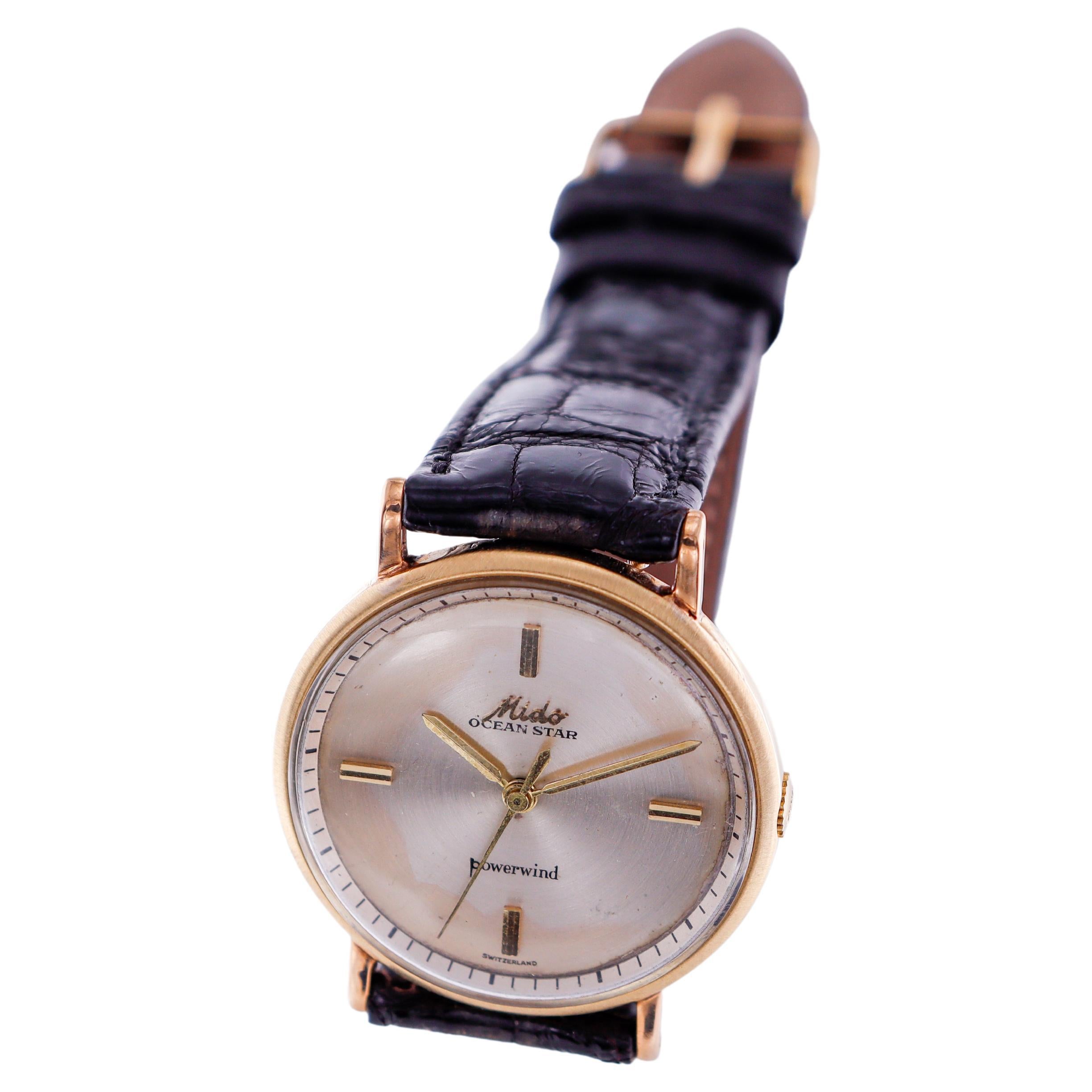 Mido 14Kt. Yellow Gold Ocean Star Art Deco Style Power Wind Watch, circa 1950s In Excellent Condition For Sale In Long Beach, CA