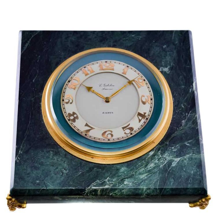 Horloge de table Art Déco en pierre avec cadran d'origine et chiffres en or appliqués de Gubelin