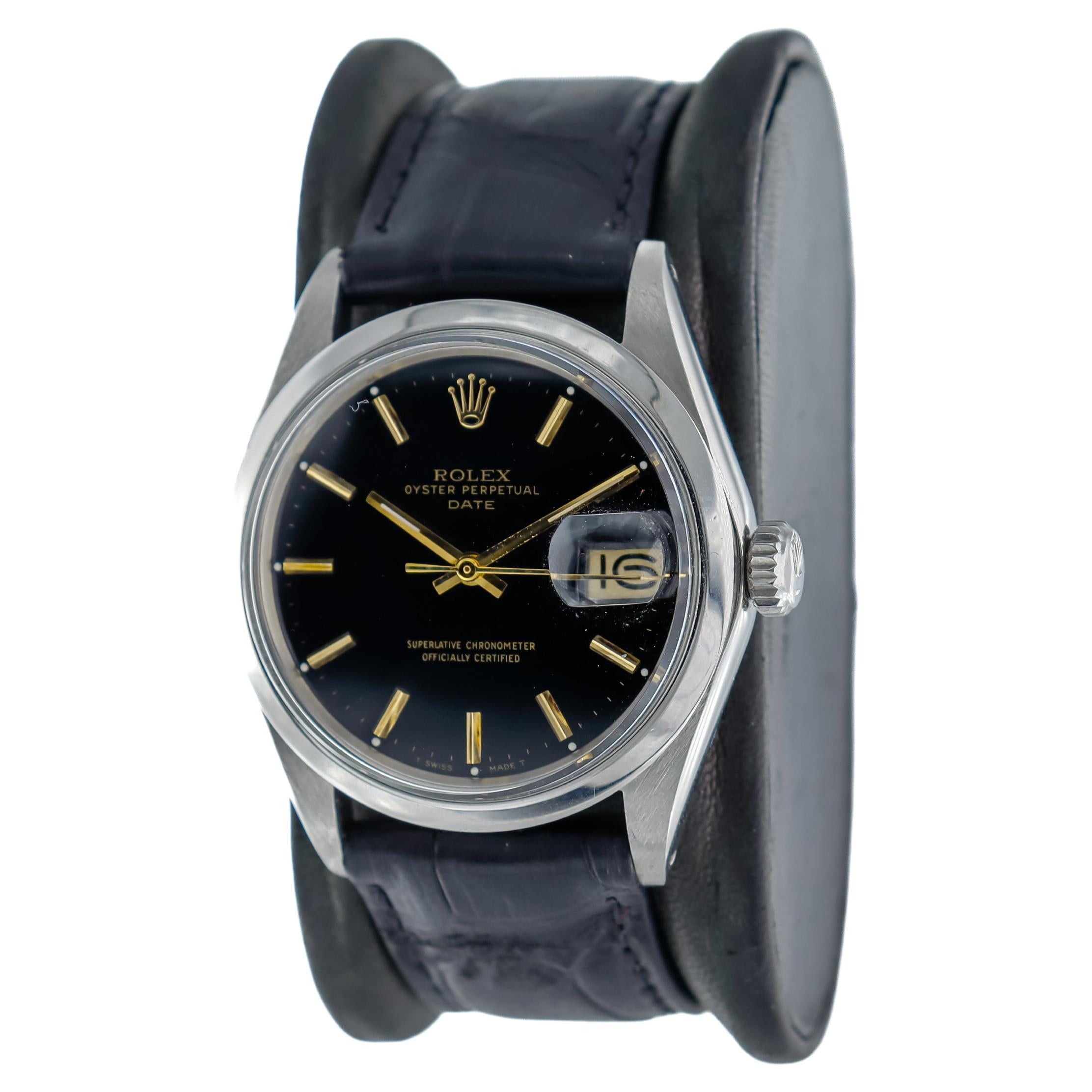 Rolex Montre Oyster Perpetual Date en acier avec cadran noir d'origine rare et index dorés en vente 1