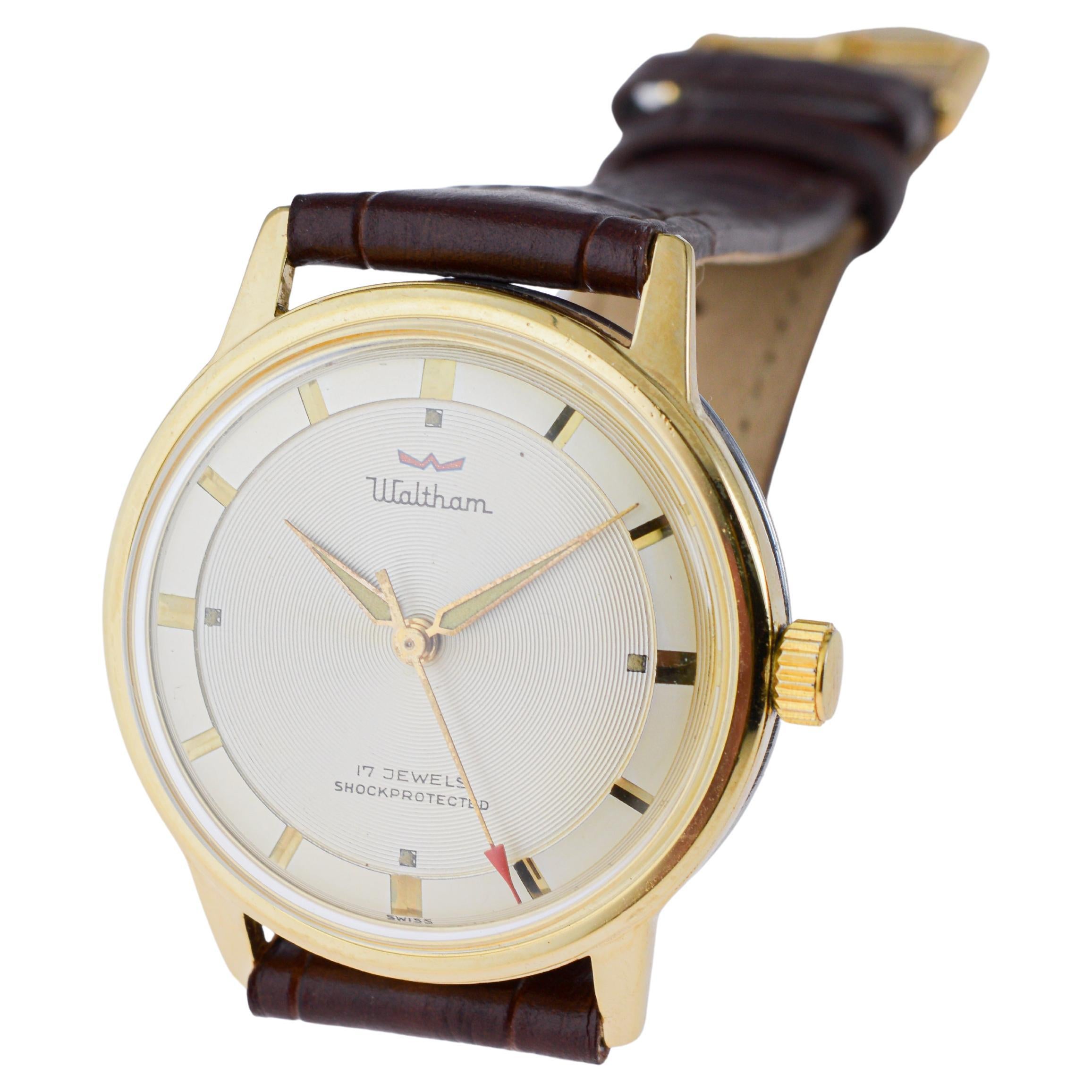 Montre Art Déco en or jaune de Waltham, circa 1950 en vente 4