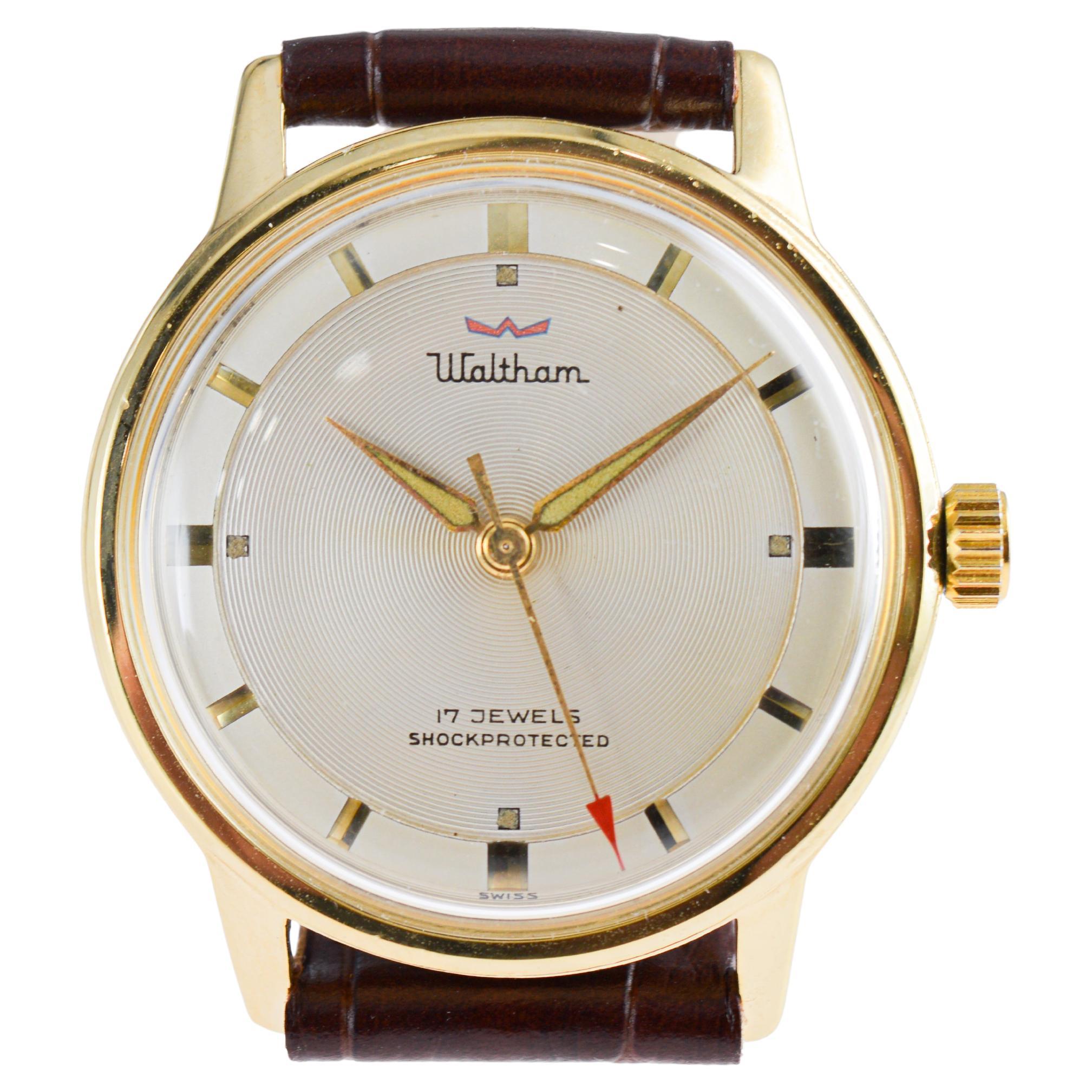 Montre Art Déco en or jaune de Waltham, circa 1950 en vente 3