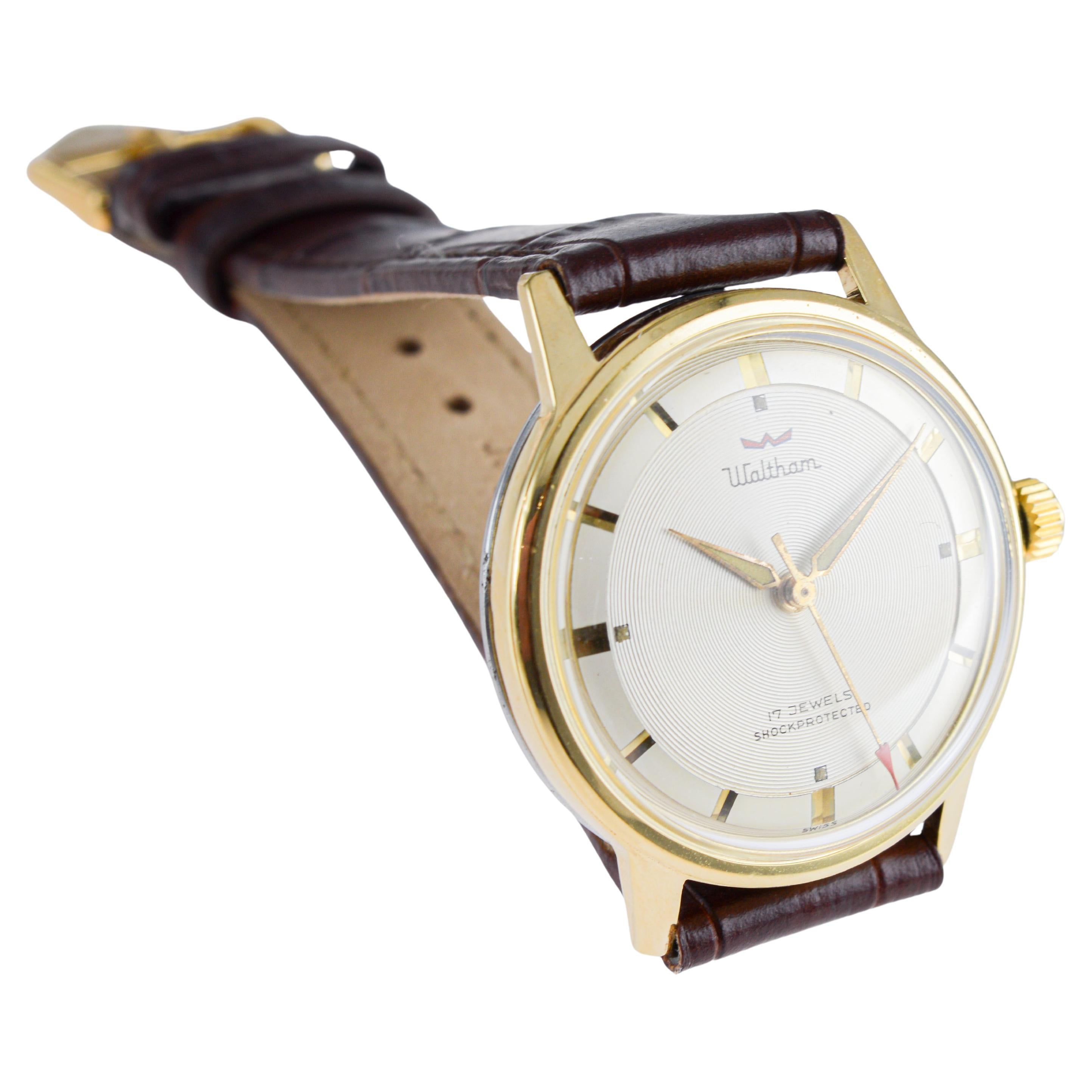 Montre Art Déco en or jaune de Waltham, circa 1950 en vente 2