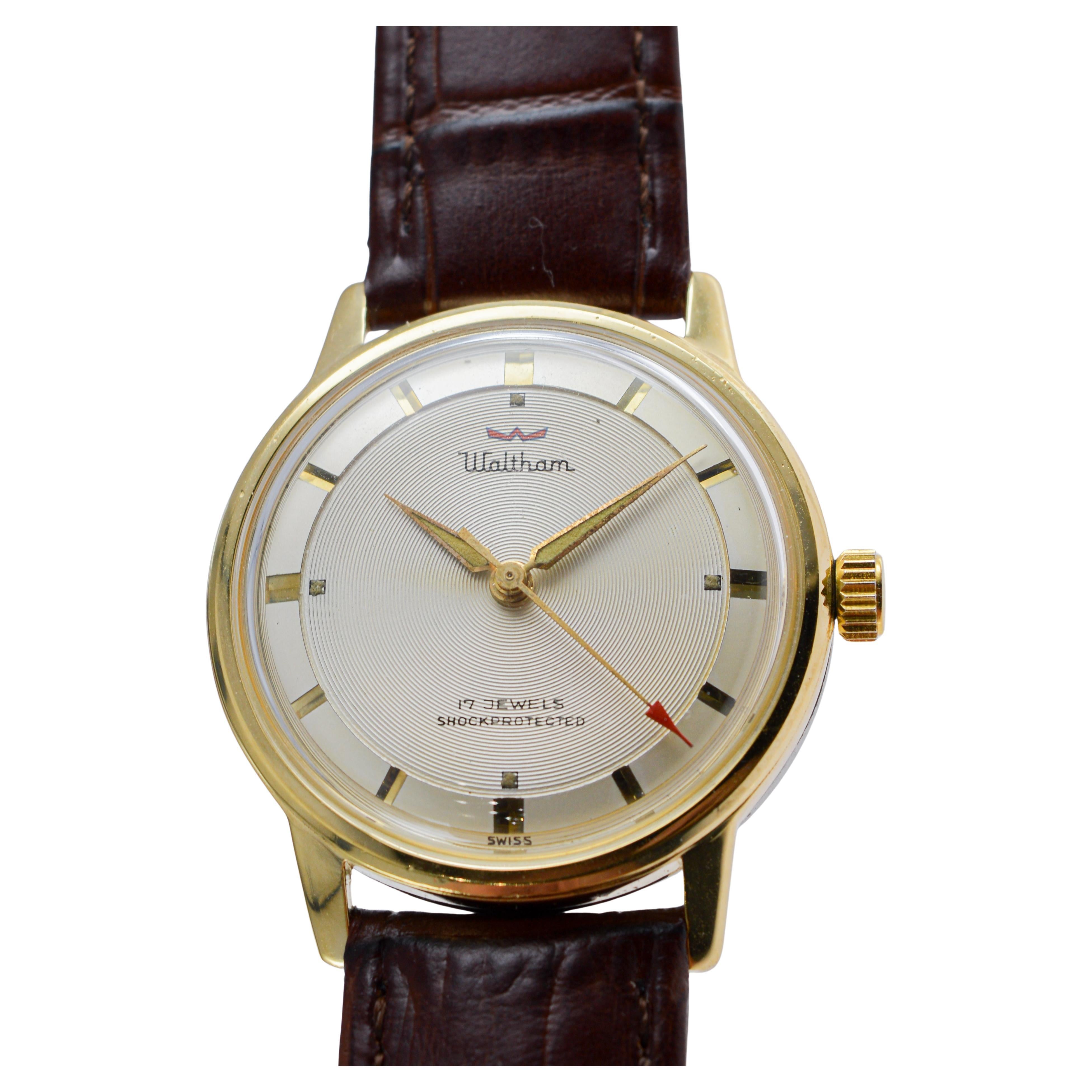 Montre Art Déco en or jaune de Waltham, circa 1950 en vente 1