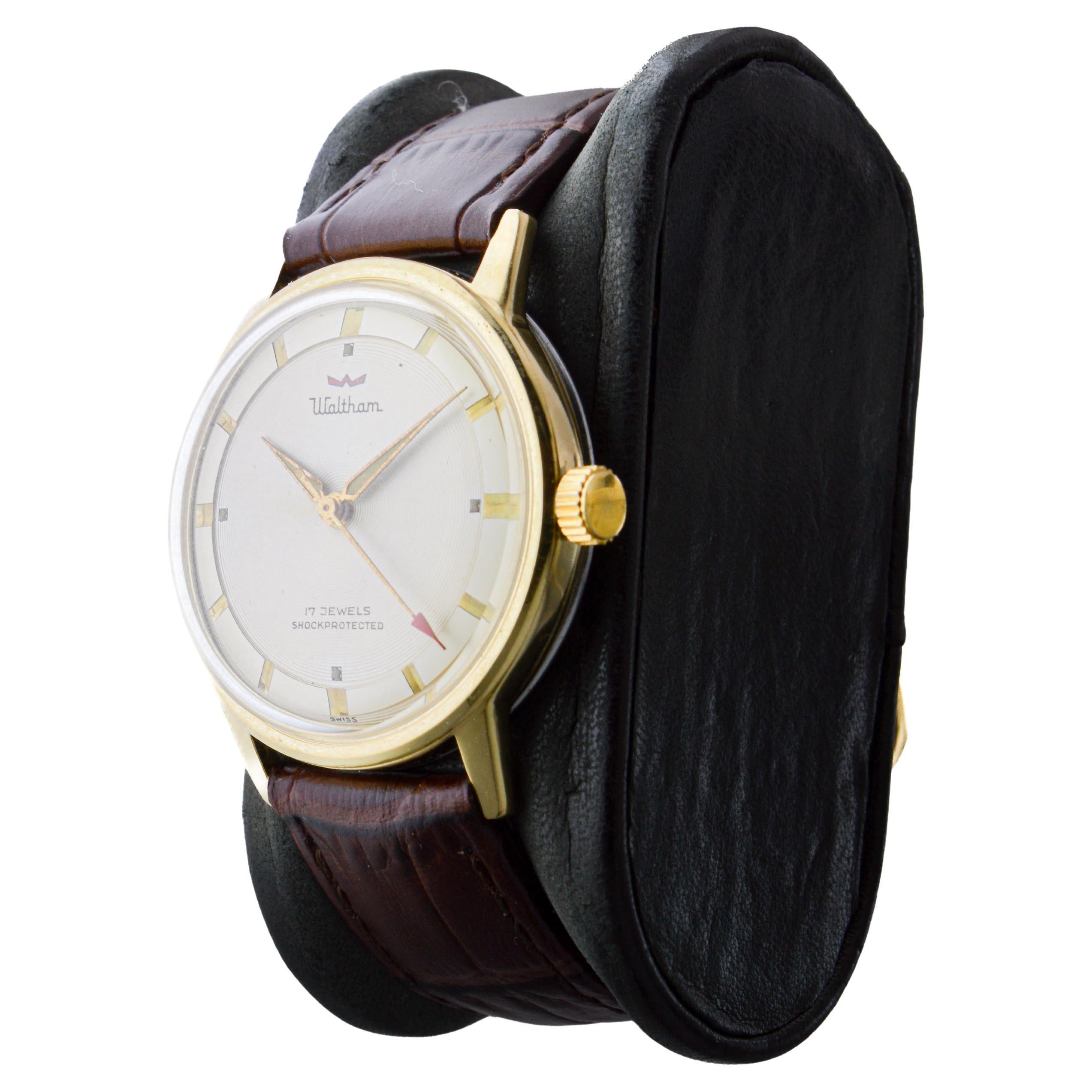Montre Art Déco en or jaune de Waltham, circa 1950 Unisexe en vente