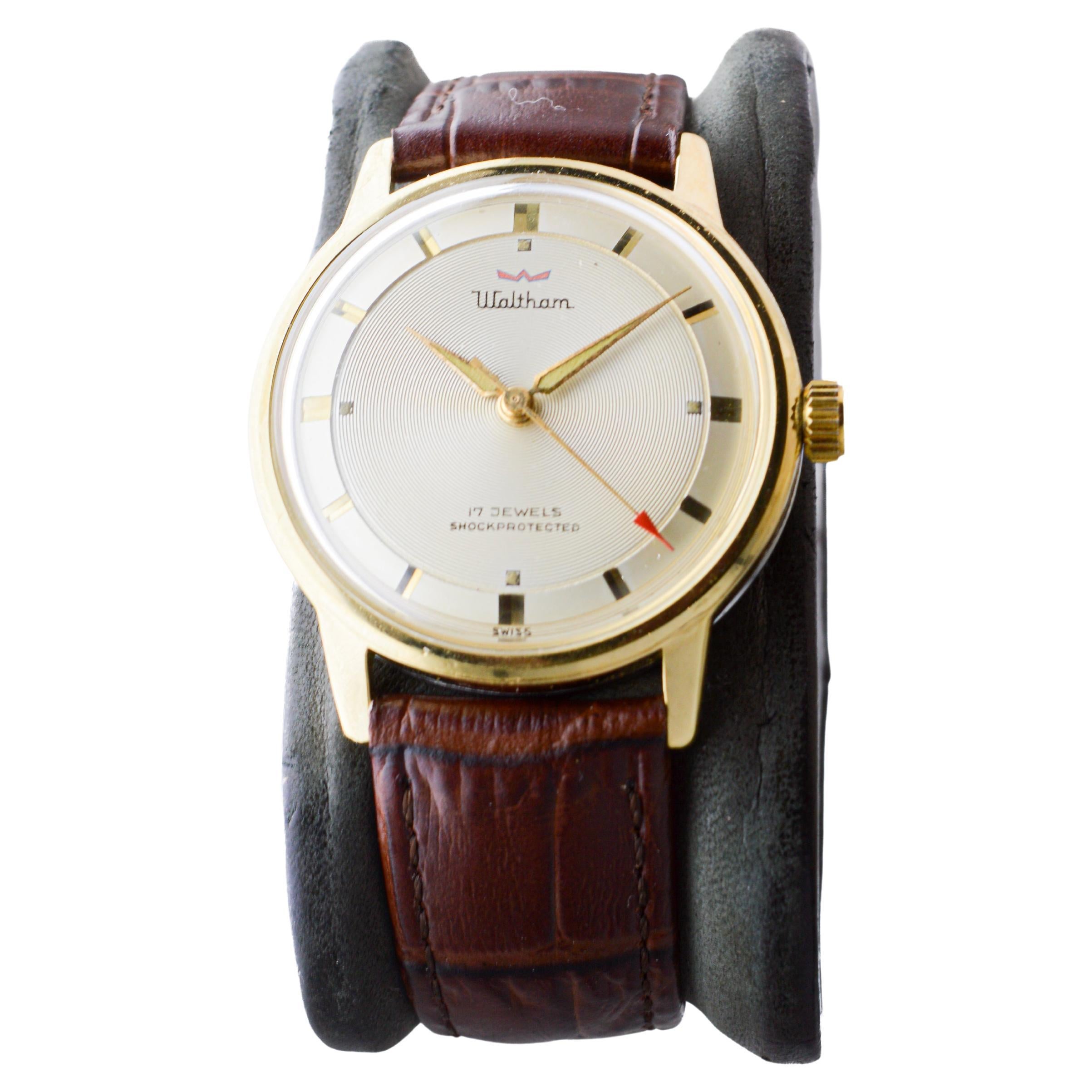 Montre Art Déco en or jaune de Waltham, circa 1950 Excellent état - En vente à Long Beach, CA
