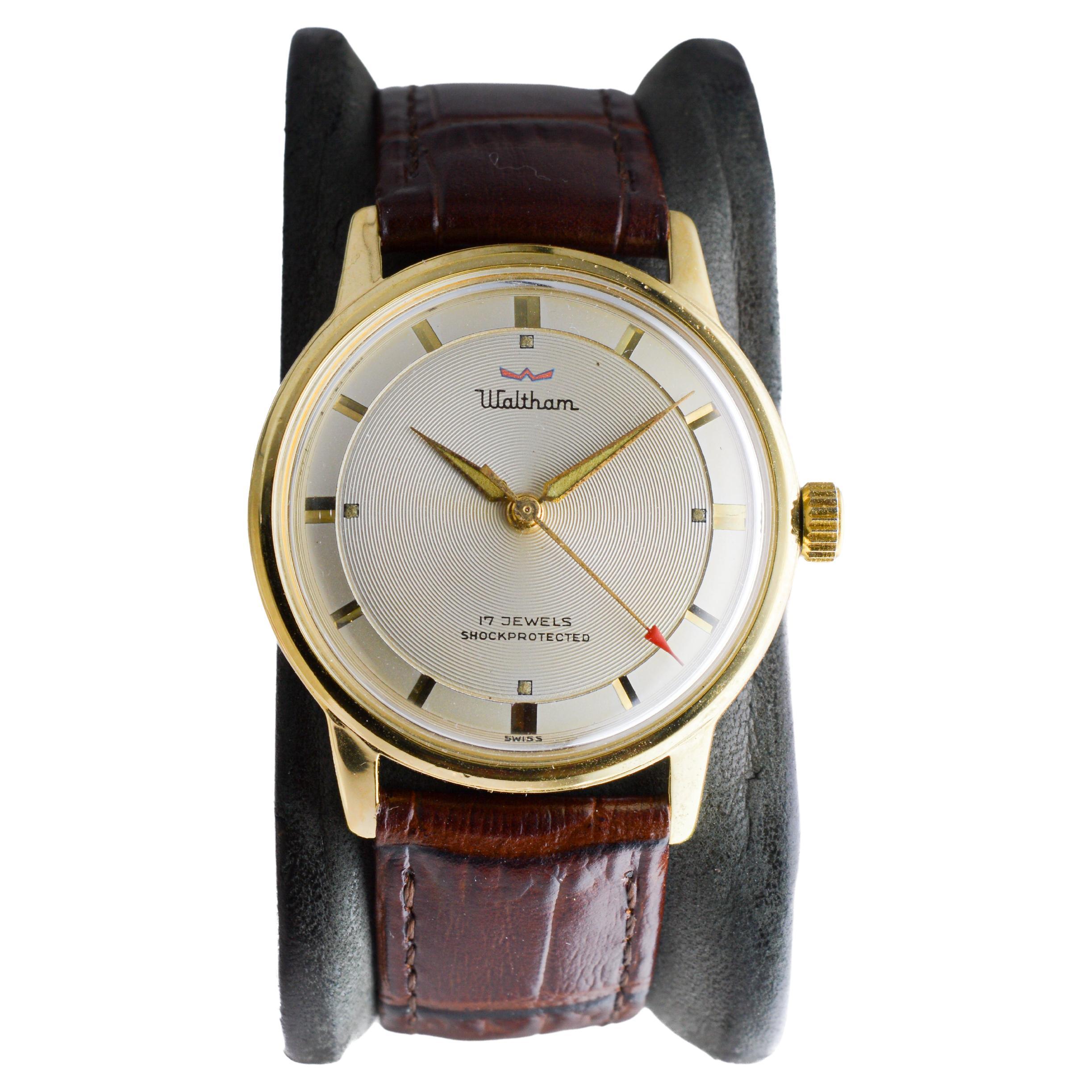 Montre Art Déco en or jaune de Waltham, circa 1950 en vente