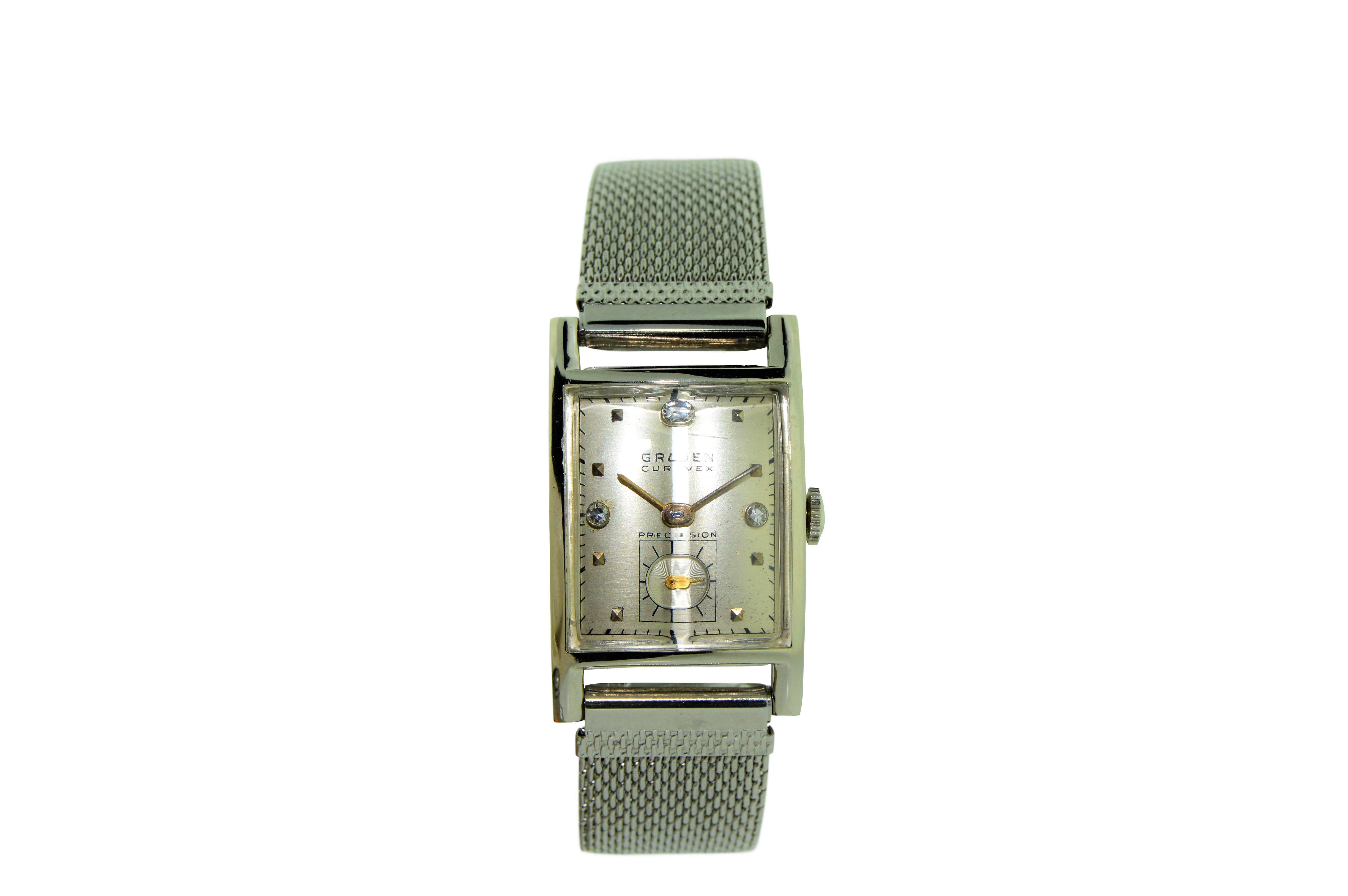 FACTORY / HOUSE: Gruen Watch Company
STYLE / REFERENCE: Dress / Art Deco
METAL / MATERIAL: 14Kt. Solid White Gold / Matching Color Stainless Steel Bracelet
DIMENSIONS:  35mm  X  32mm
CIRCA: 1940's 
MOVEMENT / CALIBER: Manual Winding 17 Jewels / Cal.