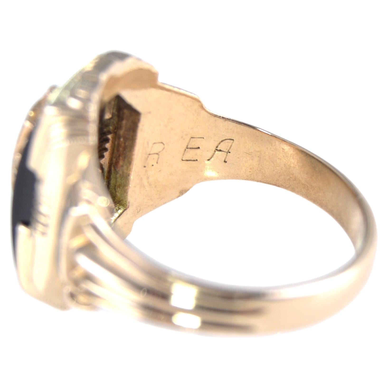 Unisex 10 Karat Solid Yellow Gold Art Deco Style Signet Ring, Dated 1951 In Excellent Condition In Long Beach, CA