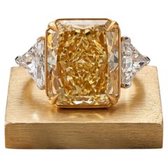 Platinum Three-Stone Ring with 15.84ct Radiant & Triangular Diamonds FDY VS1 GIA