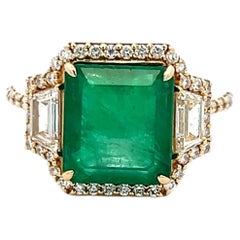 18K YG Engagement Ring 0.85ct Round & Trapezoid H VS Diamonds and 4.5ct Emerald
