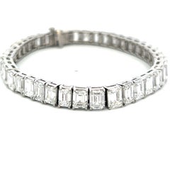 Platin-Tennisarmband mit Diamanten im Smaragdschliff (28,45 Karat), 39,6 Gramm, GIA