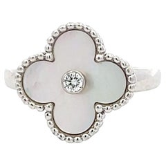 Anello da cocktail Van Cleef & Arpels in oro bianco 18 carati con diamante rotondo F VS da 0,05 carati, misura 7