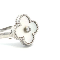 Anello da cocktail Van Cleef & Arpels in oro bianco 18 carati con diamante rotondo F VS da 0,05 carati, misura 7