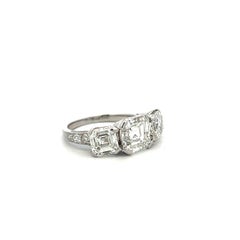Anello vintage in platino bianco con tre pietre, con diamanti taglio Asscher da 3,92 carati certificati GIA