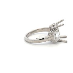 Platin-Halbfassung mit Diamanten im Smaragdschliff (1,95 Karat), passend für 11,6 x 7,3 mm, GIA