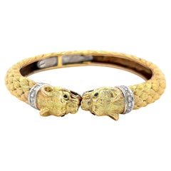 Bracciale rigido in oro bicolore 18 carati con diamanti rotondi da 0,72 carati (H SI) e uno smeraldo da 0,04 carati