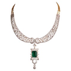 18K Yellow Gold Collar Necklace with 29.68 Carat Mixed Diamonds & 7.75ct Emerald