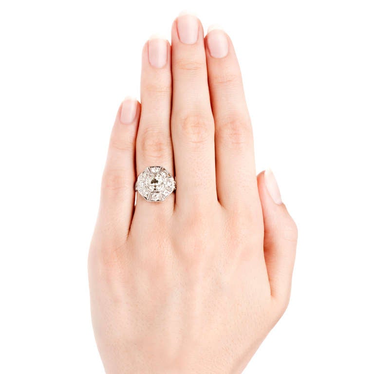 Incredible 1.12 Carat Diamond Platinum Art Deco Engagement Ring In Excellent Condition In Los Angeles, CA