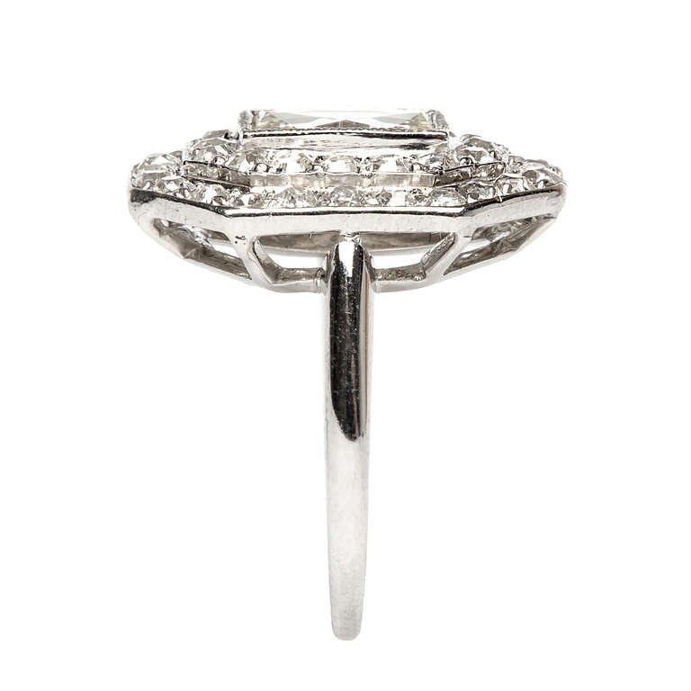 1.61 Carat Diamond Platinum Art Deco Engagement Ring In Excellent Condition In Los Angeles, CA