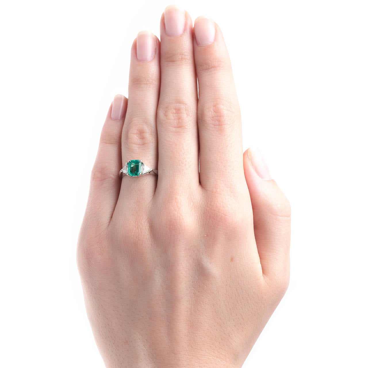 Modern Colombian Emerald Diamond Gold Engagement Ring In Excellent Condition In Los Angeles, CA