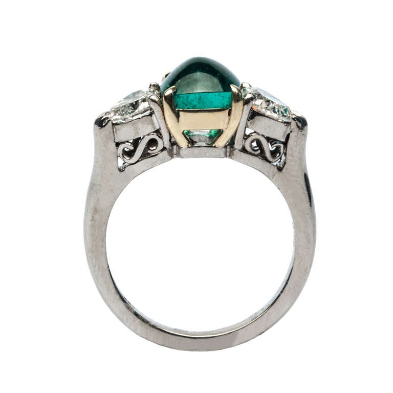 Contemporary Stunning 1980s Sugarloaf Emerald and Heart Shaped Diamond Ring