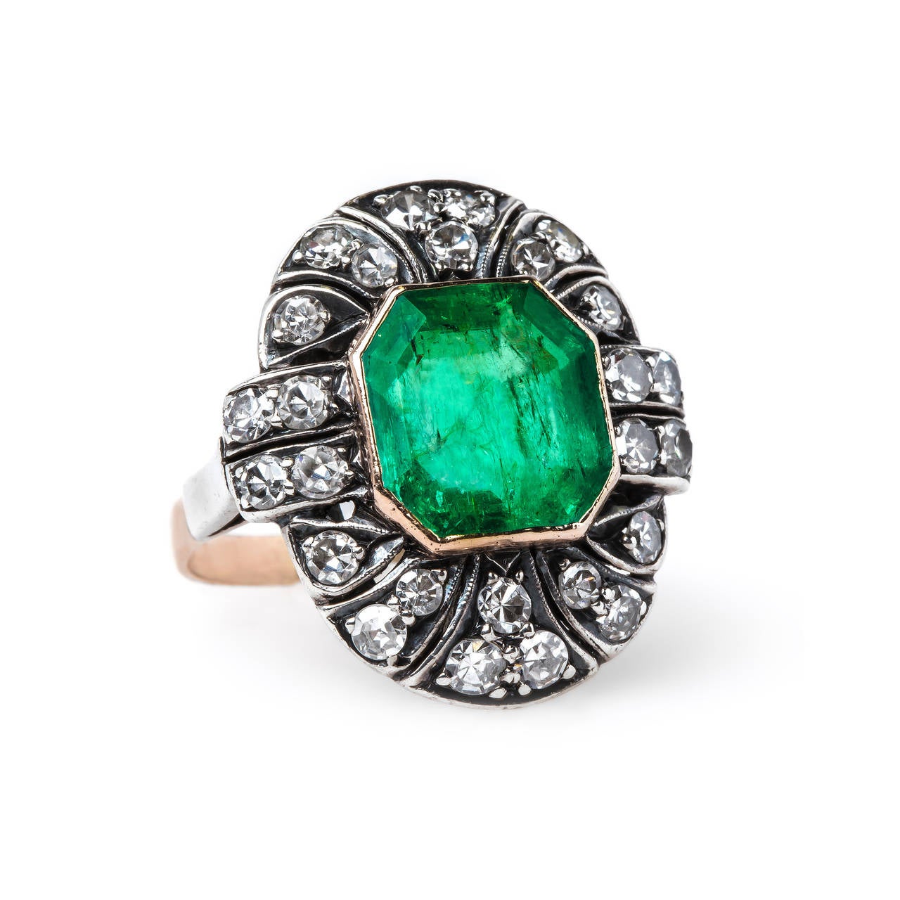 Gleaming Art Deco 4.00 Carat Colombian Emerald Diamond Gold Cocktail Ring