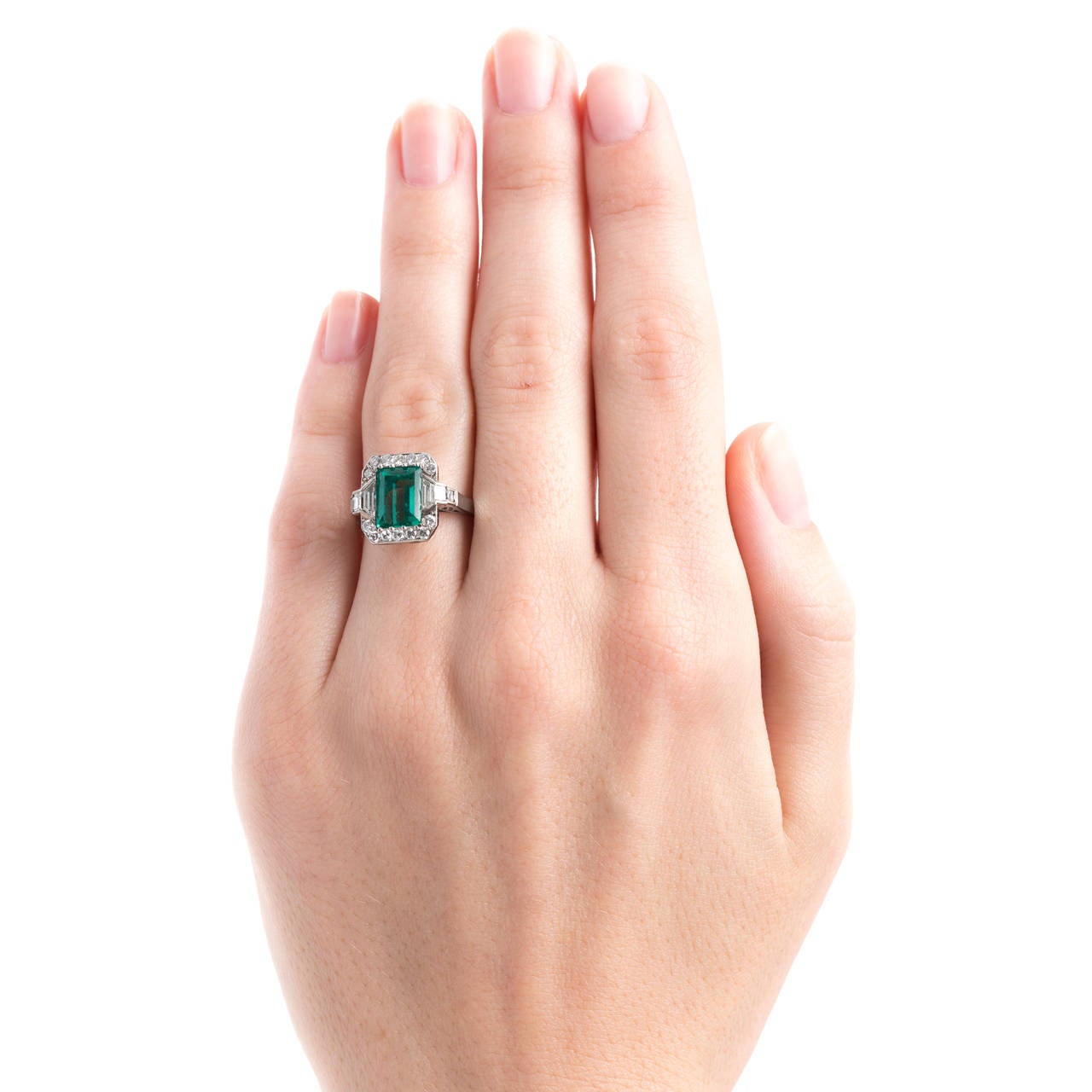 Timeless Art Deco Emerald Diamond Platinum Engagement Ring In Excellent Condition In Los Angeles, CA