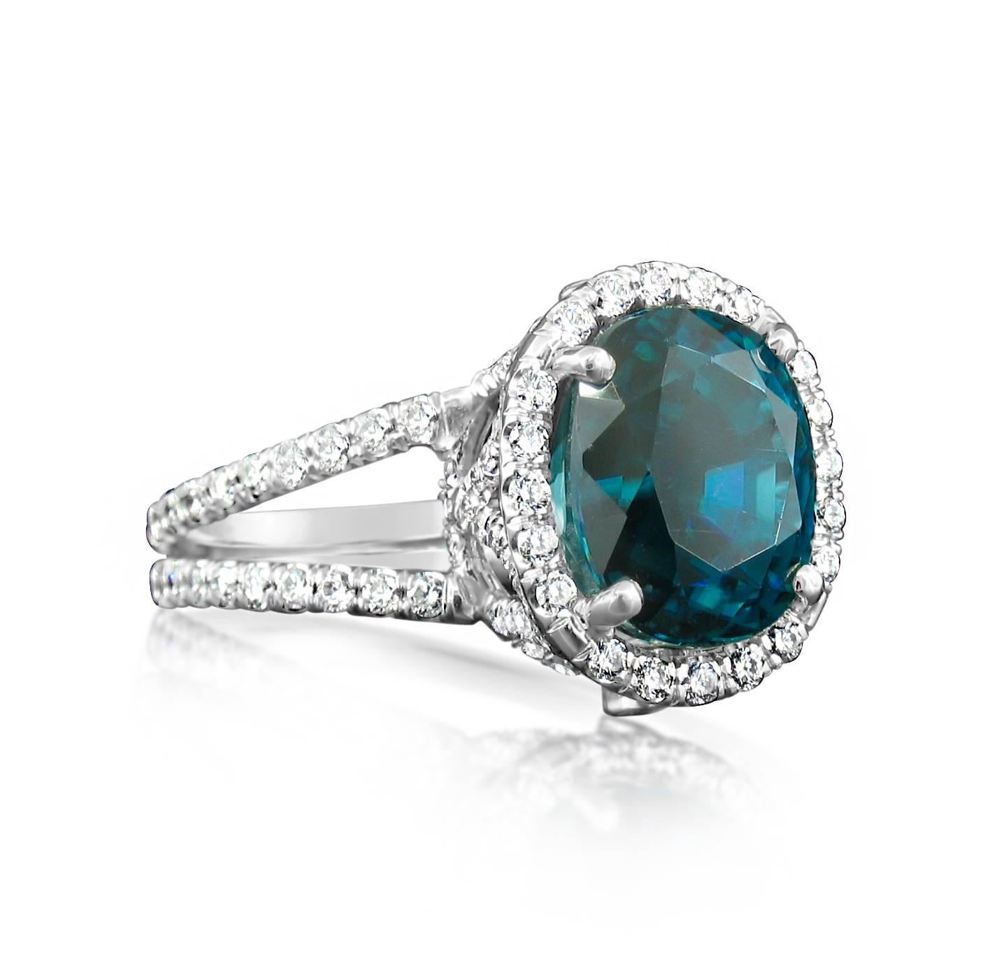 Der blaue Zirkon ist neben dem Diamanten der 