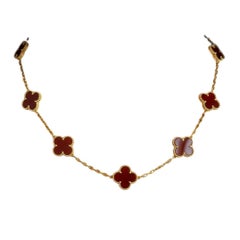 Collar Vintage Alhambra de Van Cleef & Arpels, en oro amarillo de 18k con cornalina