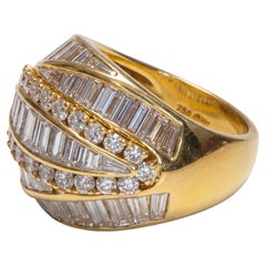 Anello da cocktail di Kurt Wayne con diamanti rotondi brillante e a baguette da 5 carati