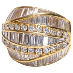 Anello da cocktail di Kurt Wayne con diamanti rotondi brillante e a baguette da 5 carati