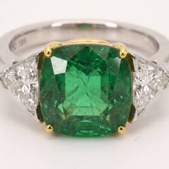 6.74 Carat Vivid green Cushion-shape/mixed cut Emerald Yellow and White Gold Rin