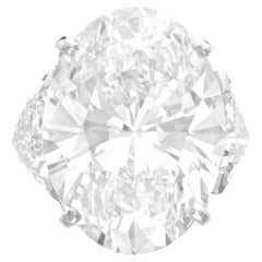 Anillo de platino con diamante de talla oval de 10.16 quilates certificado por el GIA