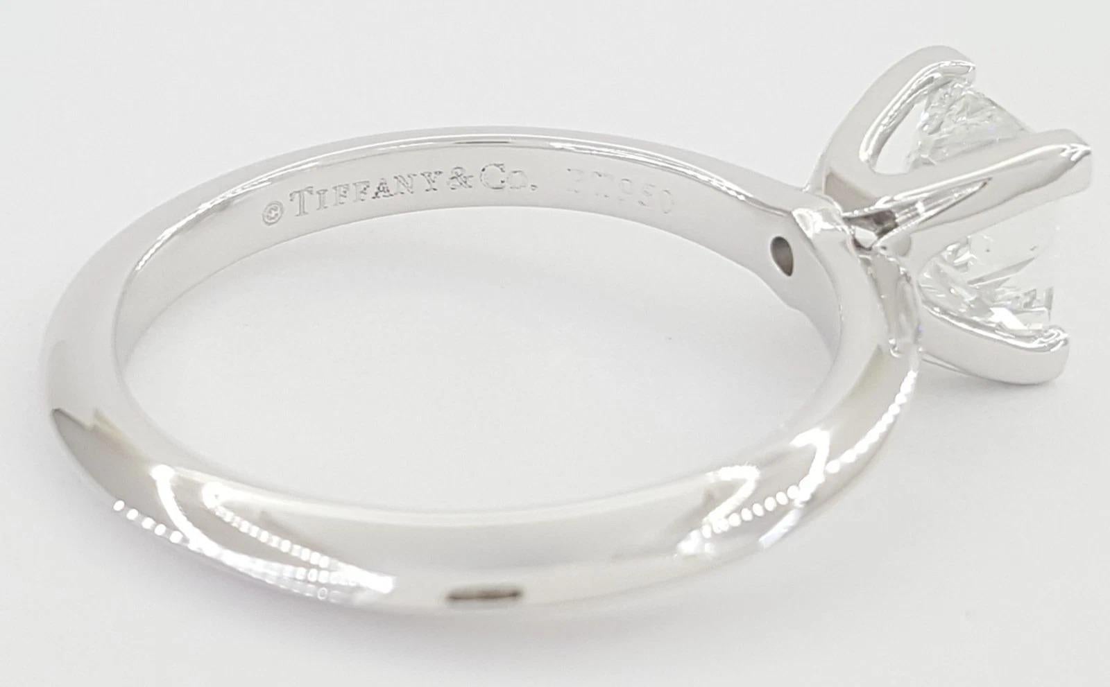 Zeitlose Tiffany & Co. Diamantring im Prinzessinnenschliff mit Solitär (Carréschliff) im Angebot