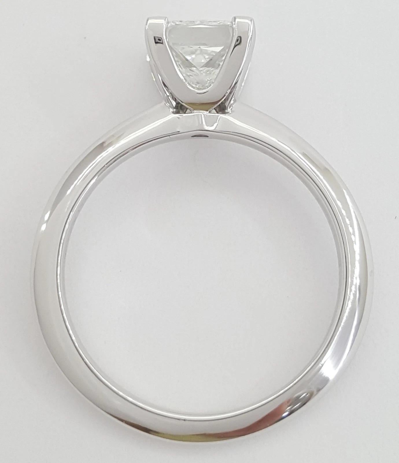 Zeitlose Tiffany & Co. Diamantring im Prinzessinnenschliff mit Solitär im Zustand „Hervorragend“ im Angebot in Chicago, IL