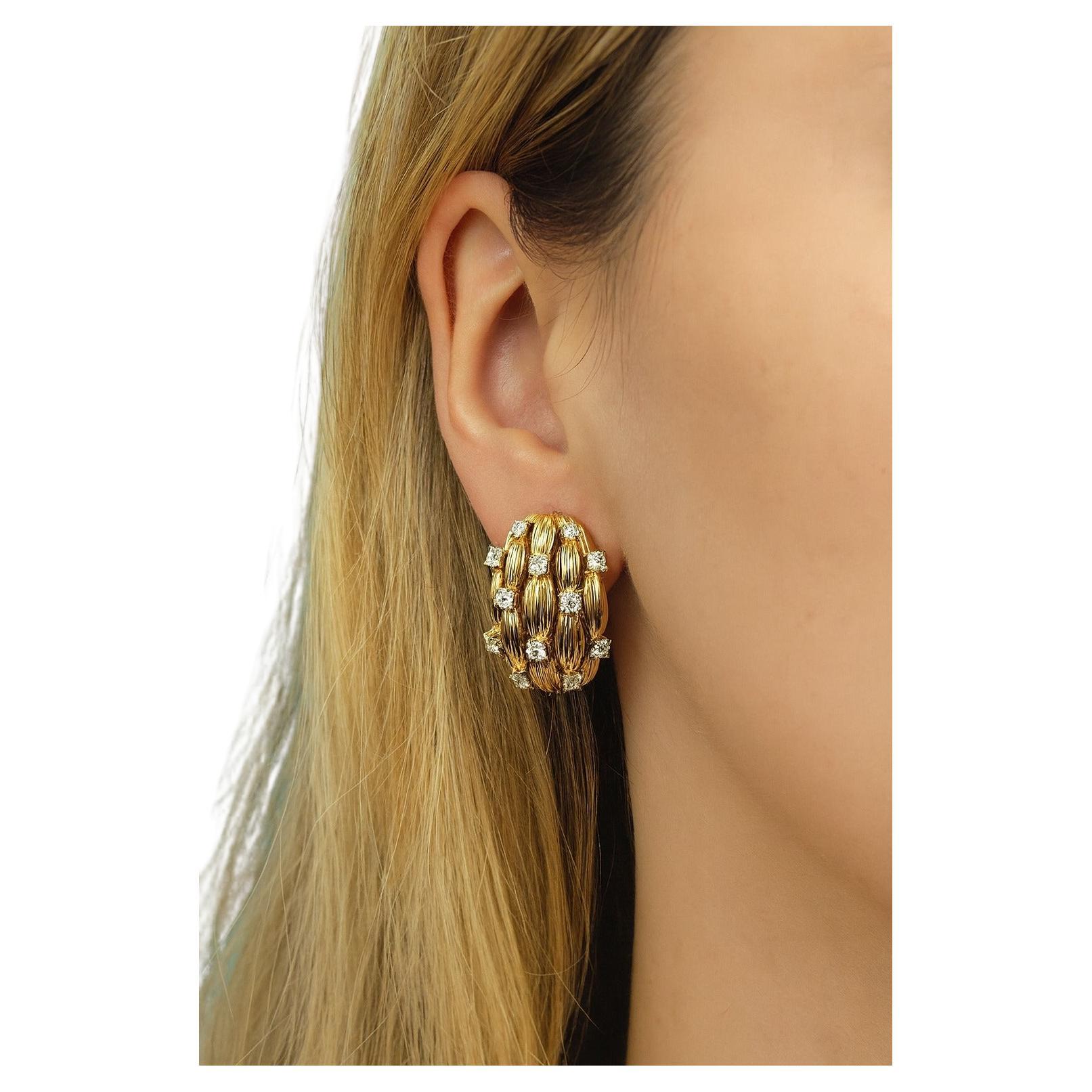 Pendientes Tiffany & Co. de oro amarillo de 18 quilates con diamantes en forma de cesta de la firma en venta