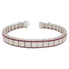 1920 Art Deco Platinum Bracelet avec 19.50 Carat Old Mine Cut Diamonds Rubies