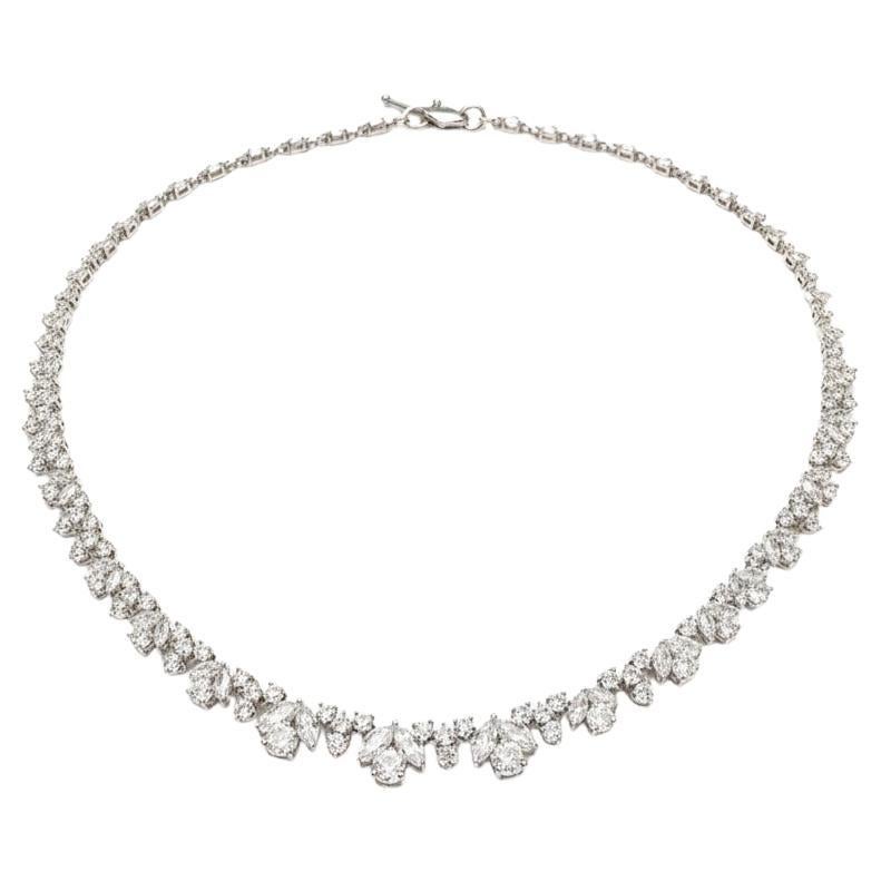 Collier en or blanc 16 carats exquis à fleurs graduées en or blanc 18 carats