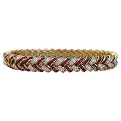 Bracelet à chevrons en or jaune 18K avec rubis taillés en calibre Estate