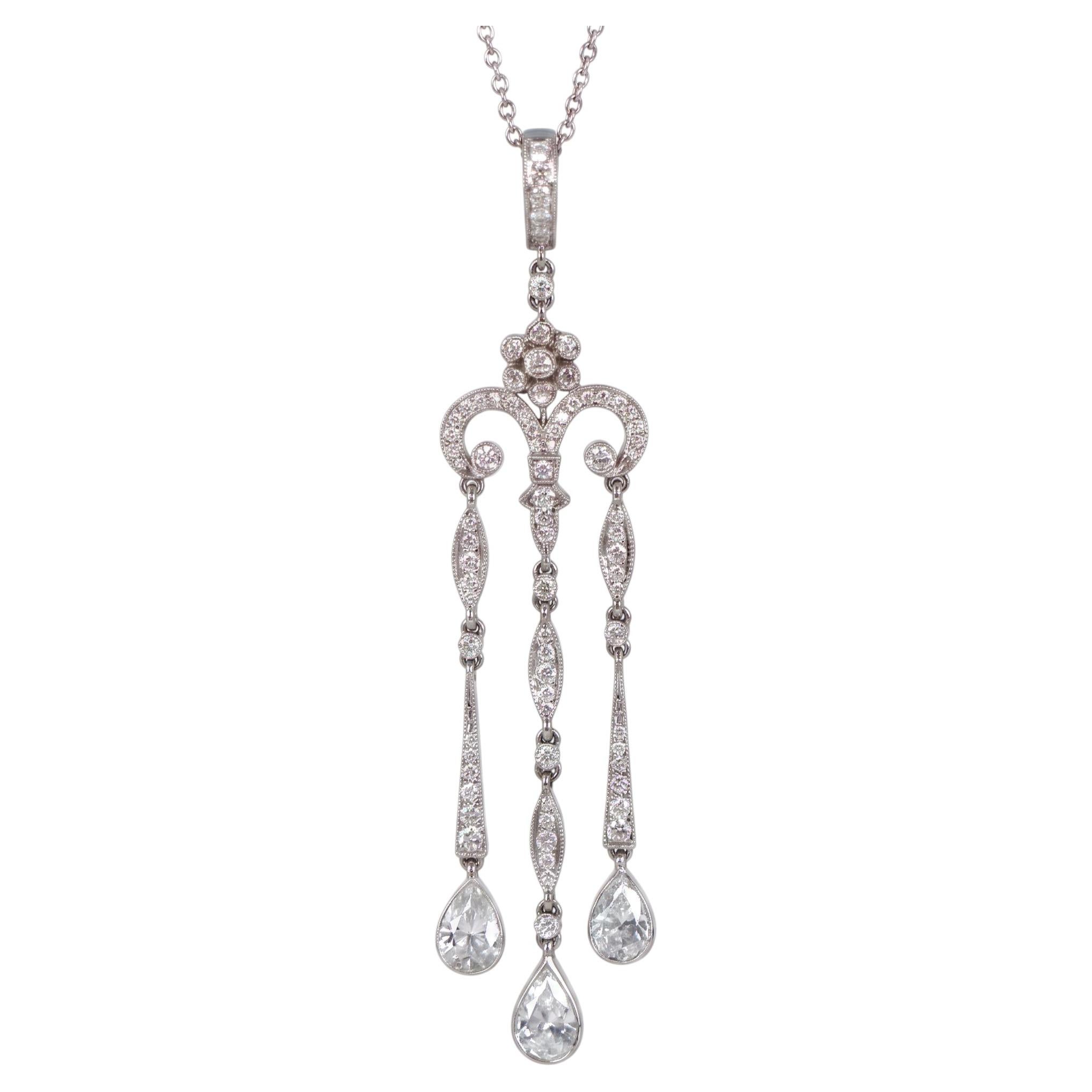 Collier Tiffany & Co. avec pendentif en platine orné de diamants, pour un total de 2 carats en vente