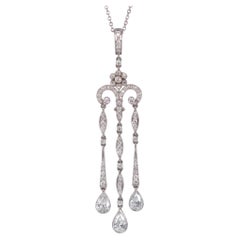 Collier Tiffany & Co. avec pendentif en platine orné de diamants, pour un total de 2 carats
