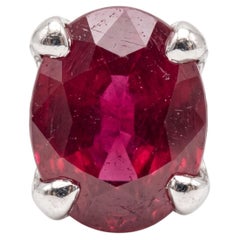 Anillo de moda de platino con rubí ovalado de 1 quilate y diamantes