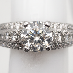 Bague de fiançailles Scott Kay en platine, sertie d'un diamant rond de 1 carat et rehaussée de petits diamants