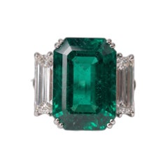 6.6 Carat vivid green Emerald and Diamond Platinum Ring